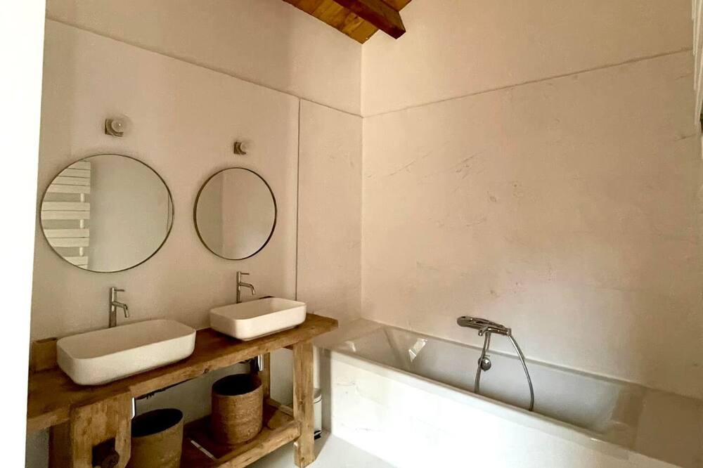 Photo of Bathroom in Saint-Rome-de-Tarn