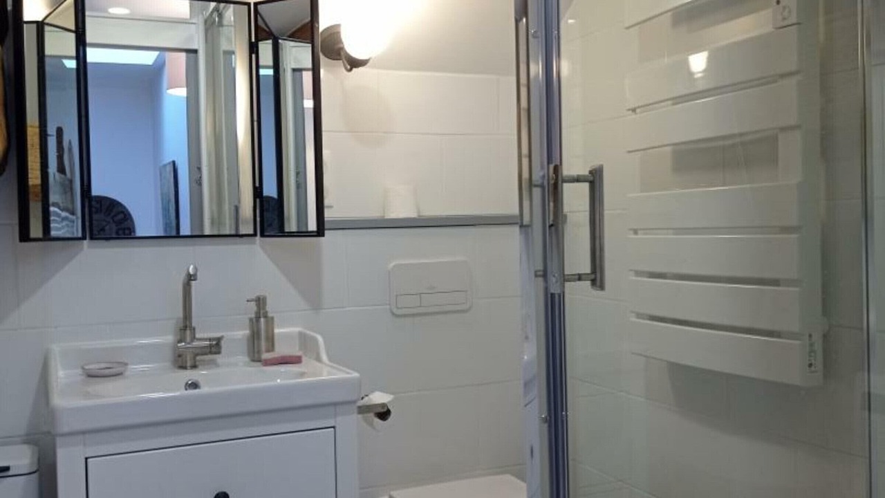 Photo of Bathroom in Chevreuse