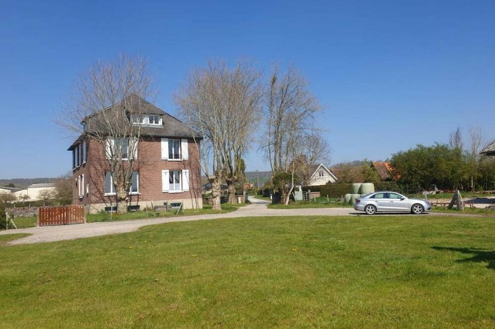 Photo of Outdoor in Mesnieres-en-Bray