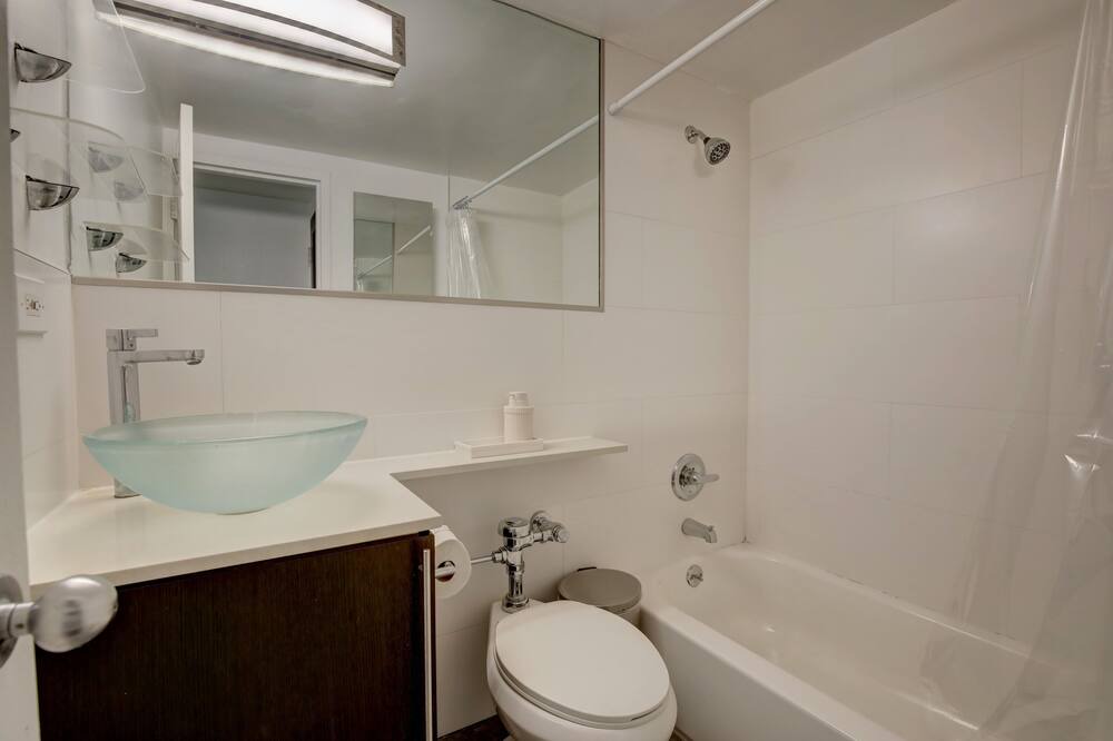 Photo of Bathroom in West Avenue