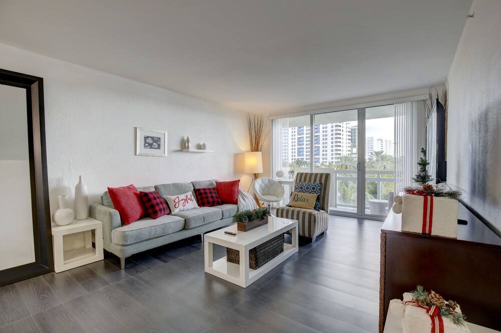 Photo of Livingroom in West Avenue