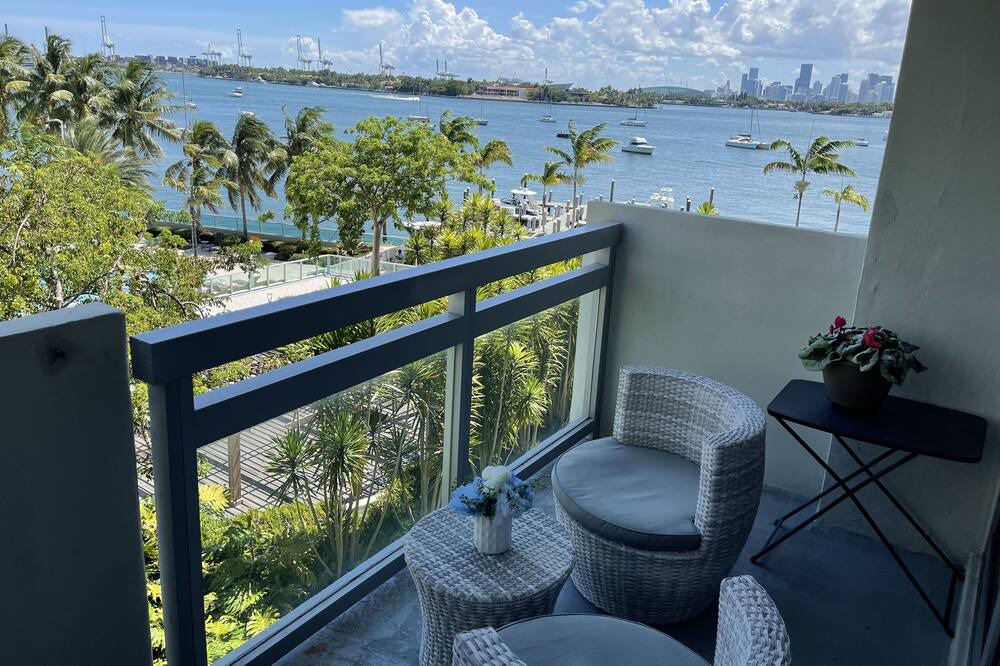 Photo of Patio Balcony in West Avenue