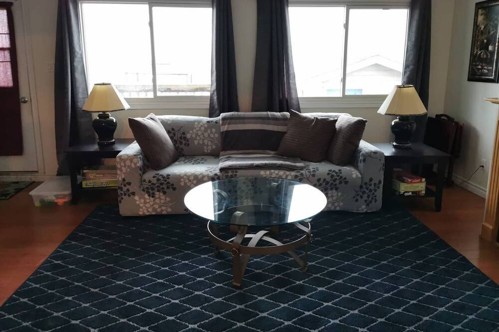 Photo of Livingroom in Wasaga Beach