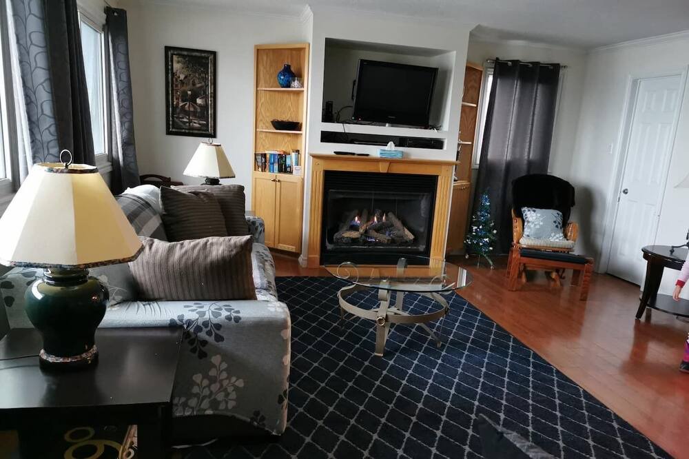 Photo of Livingroom in Wasaga Beach