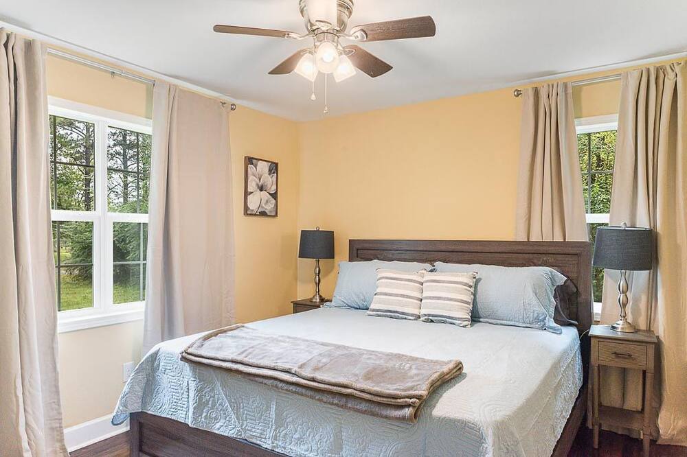 Photo of Bedroom in Saint Elmo
