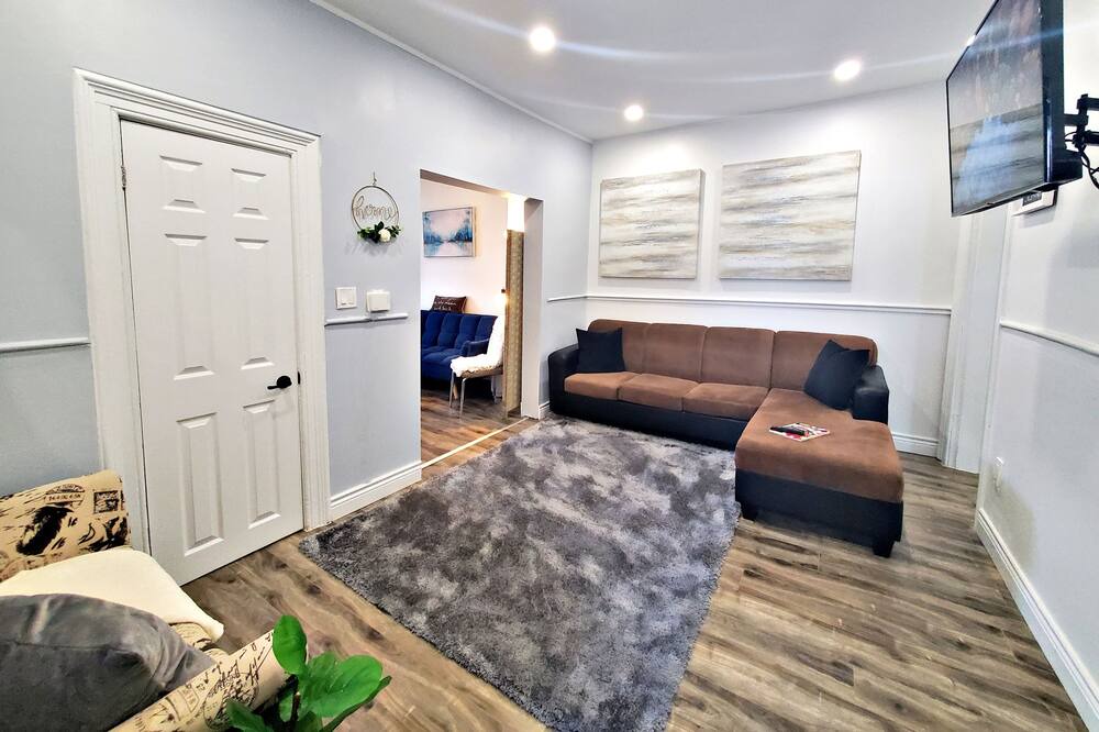 Photo of Livingroom in Cobourg