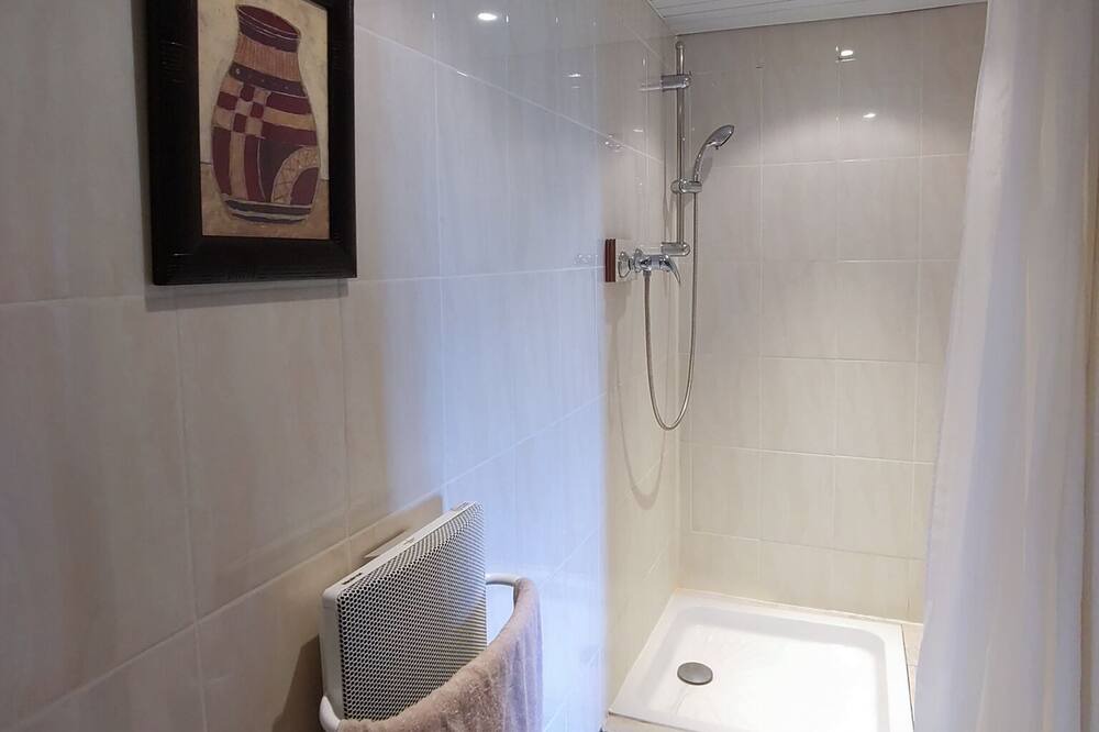 Photo of Bathroom in Innimond