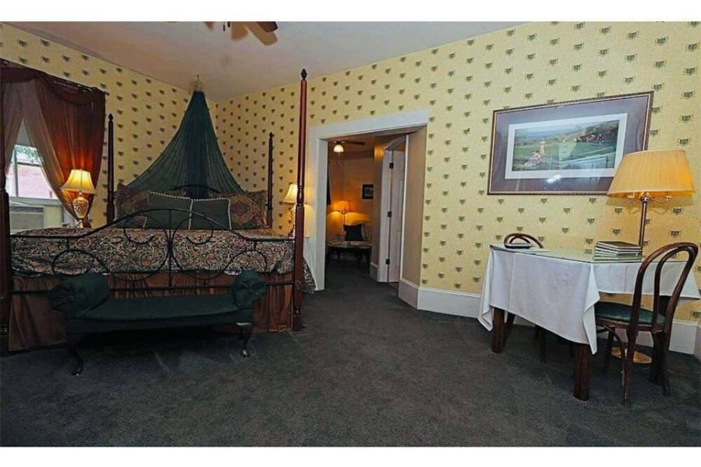Photo of Bedroom in Ste Genevieve