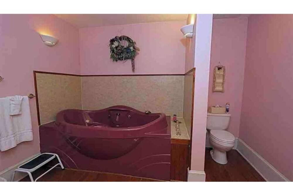 Photo of Bathroom in Ste Genevieve