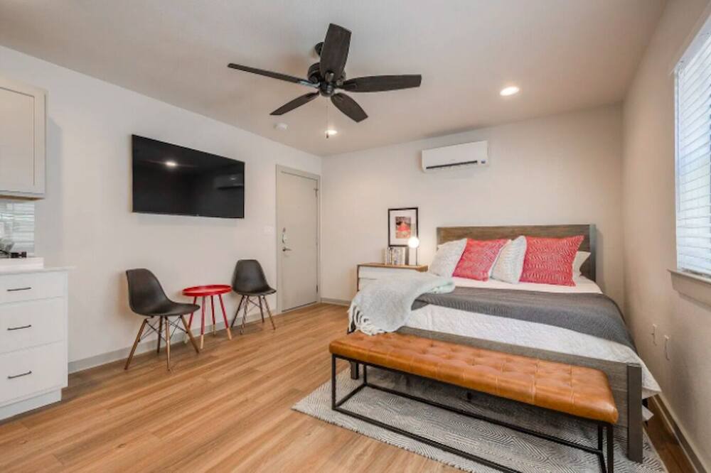 Photo of Bedroom in Knox - Henderson