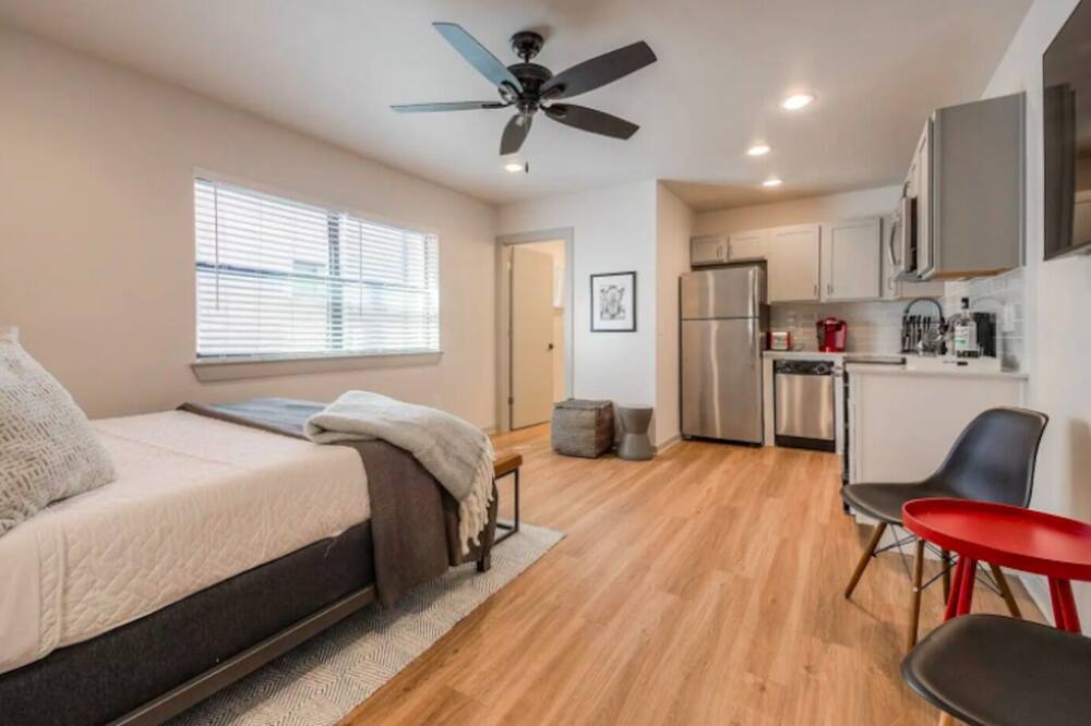 Photo of Bedroom in Knox - Henderson