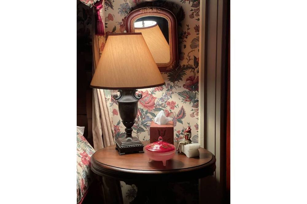 Photo of Bedroom in Hollowville