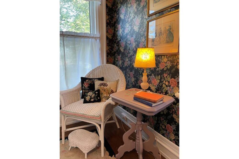 Photo of Bedroom in Hollowville
