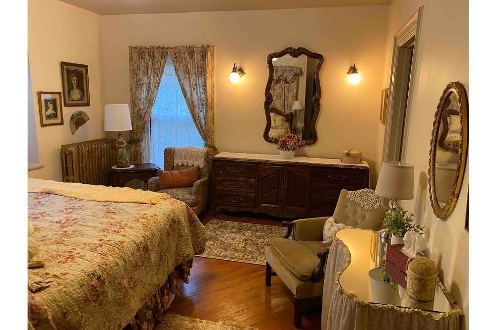 Photo of Bedroom in Hollowville