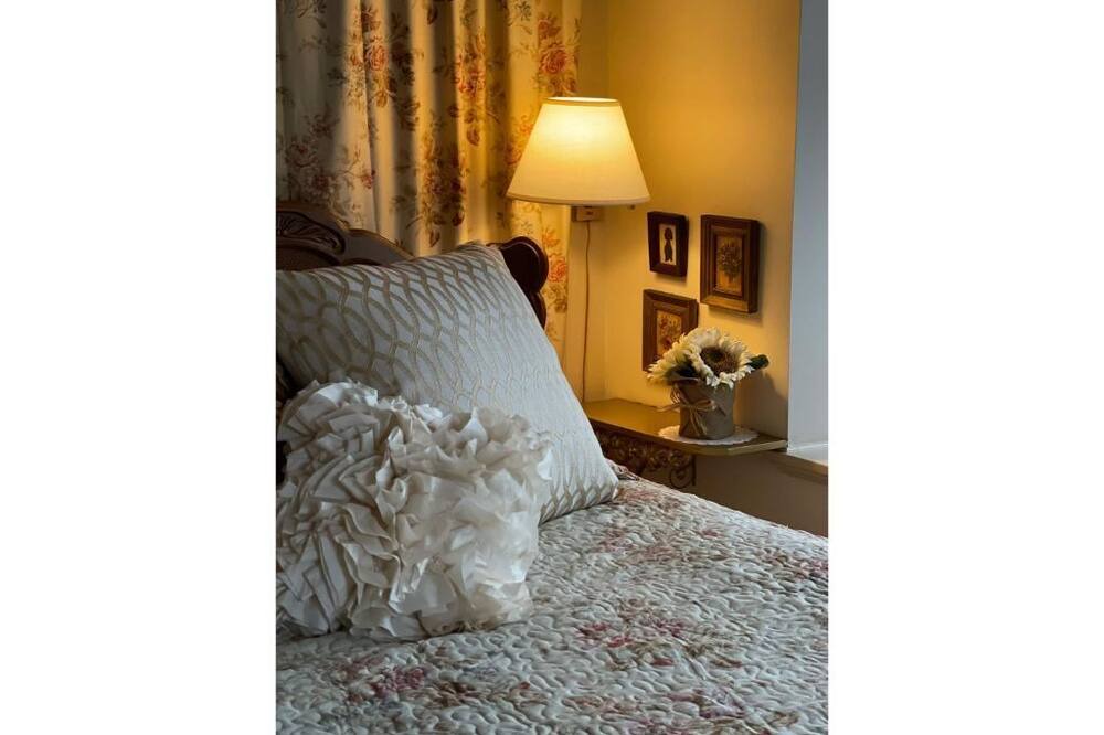 Photo of Bedroom in Hollowville