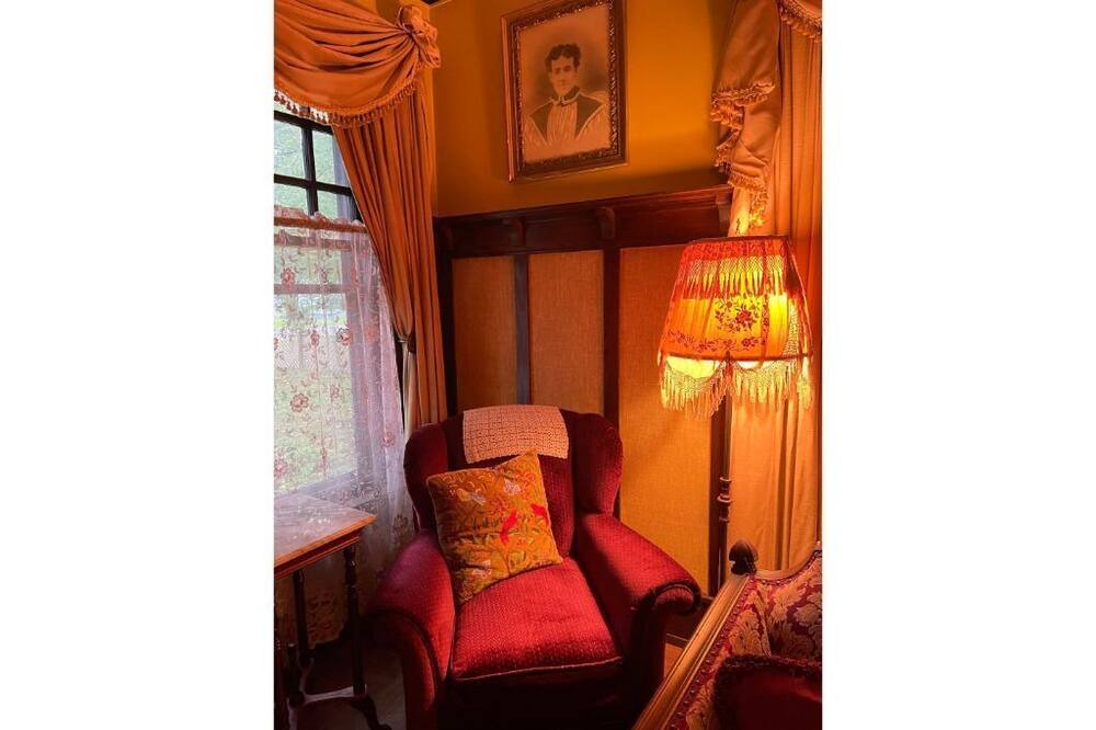 Photo of Bedroom in Hollowville