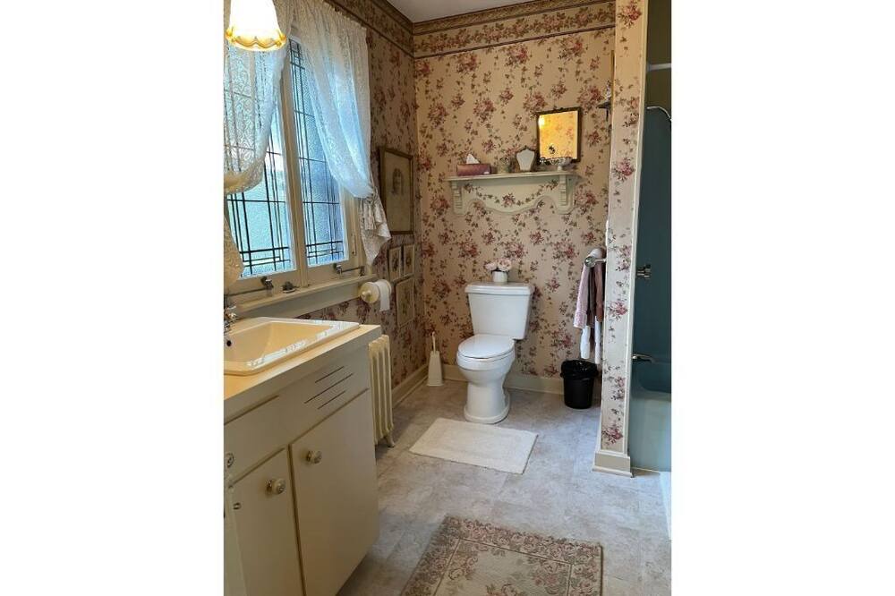 Photo of Bathroom in Hollowville