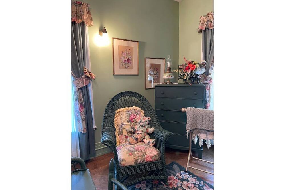 Photo of Bedroom in Hollowville