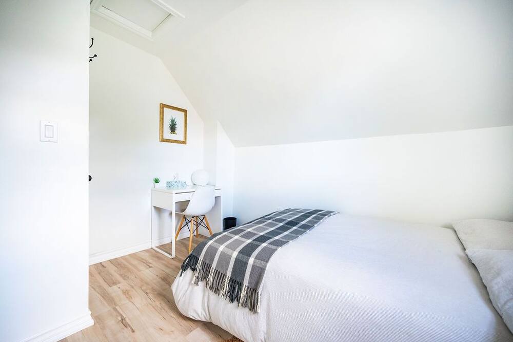 Photo of Bedroom in Pembroke