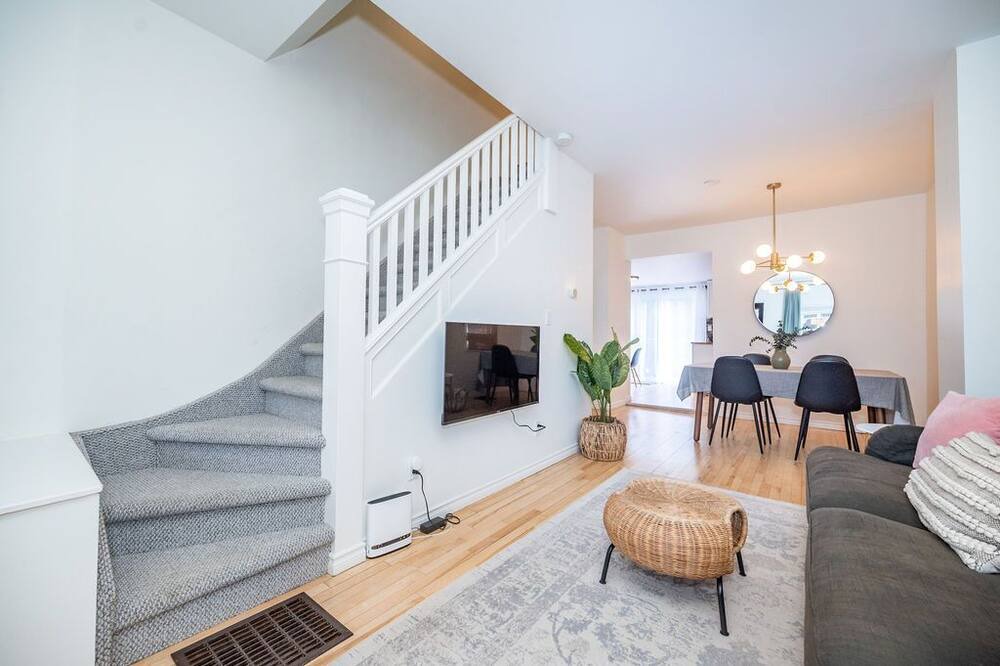 Photo of Livingroom in Pembroke