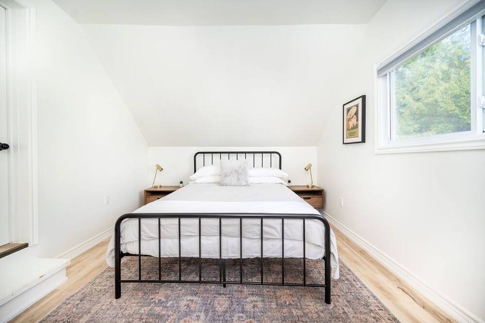 Photo of Bedroom in Pembroke