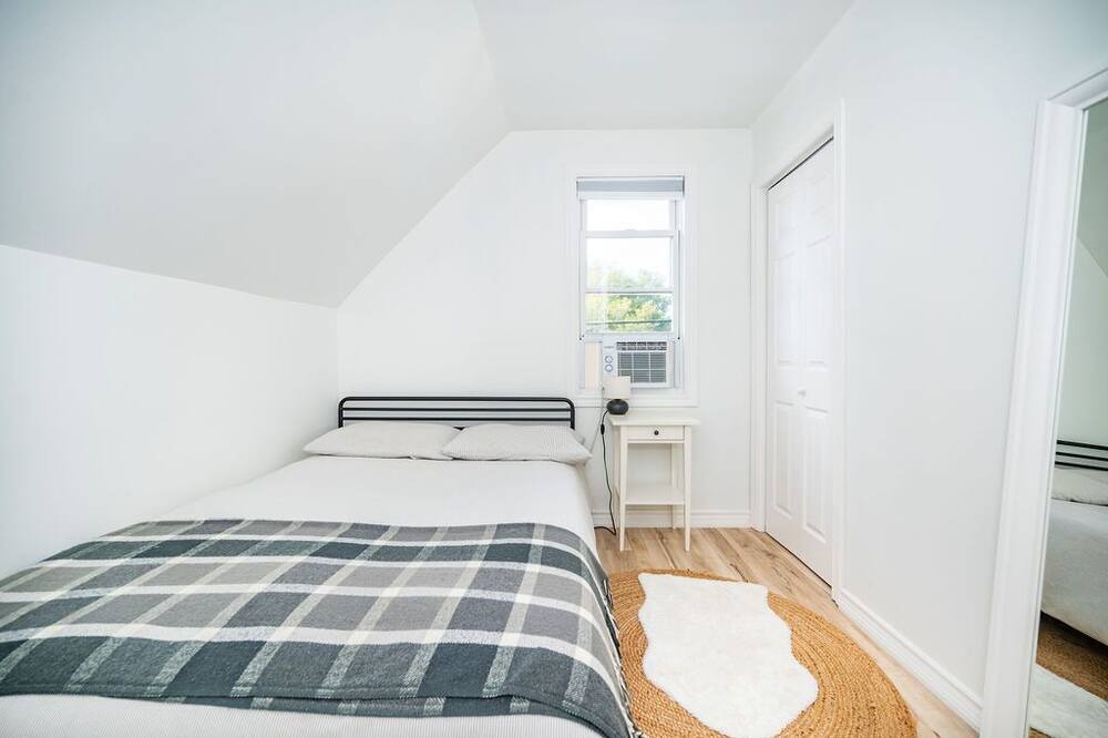 Photo of Bedroom in Pembroke