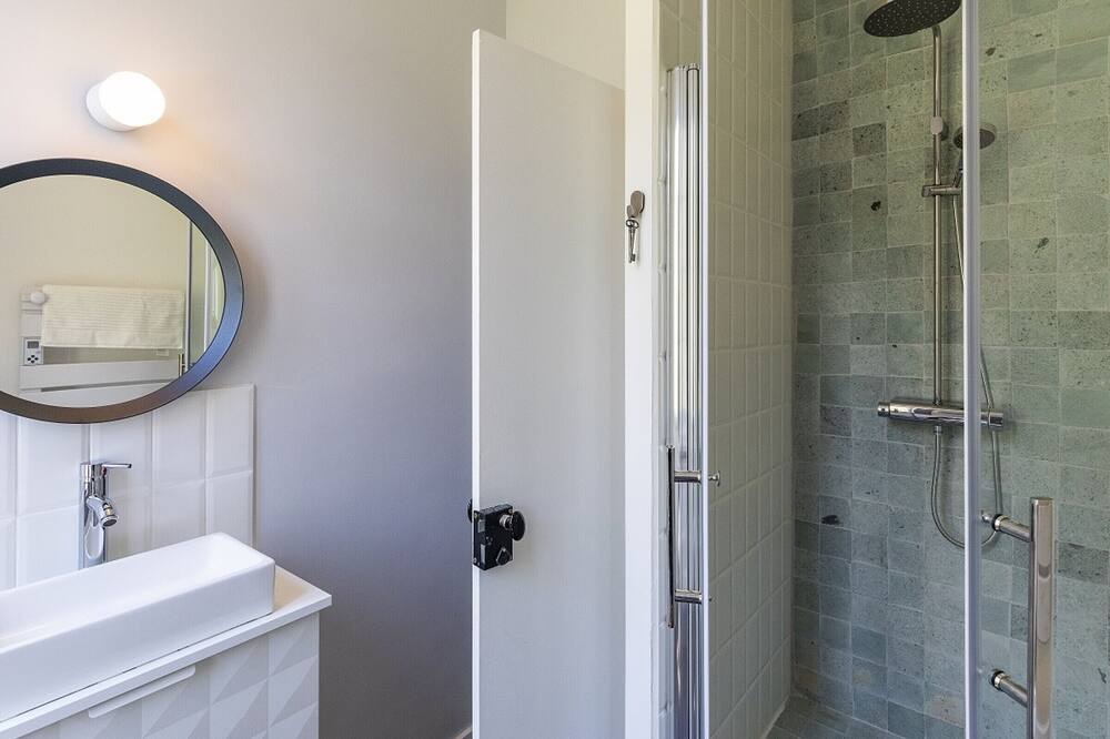 Photo of Bathroom in Esterre