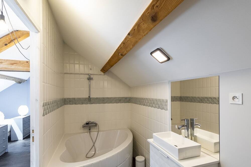 Photo of Bathroom in Esterre