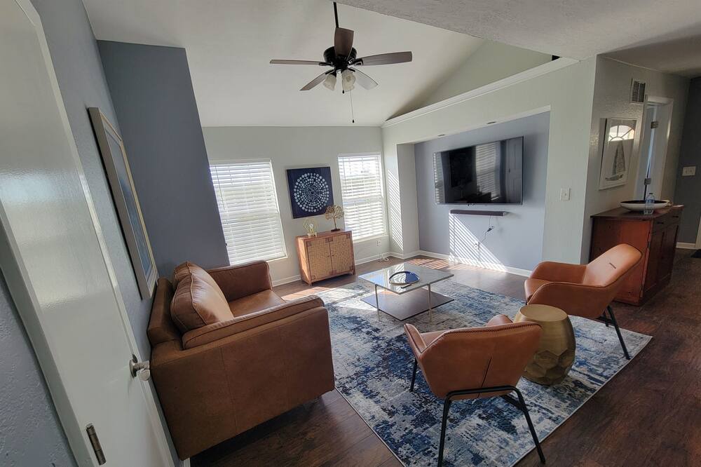 Photo of Livingroom in Bayview