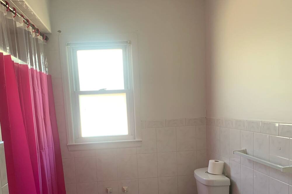 Photo of Bathroom in Linden