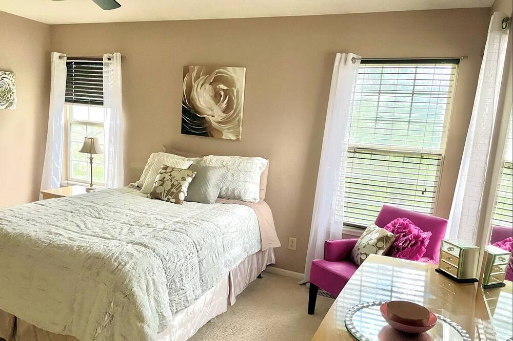 Photo of Bedroom in Wayne