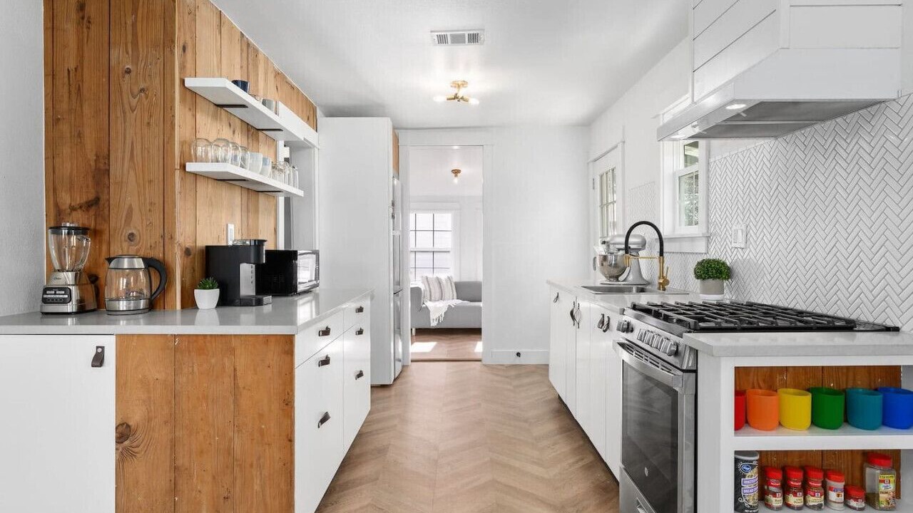 Photo of Kitchen in East Cesar Chavez