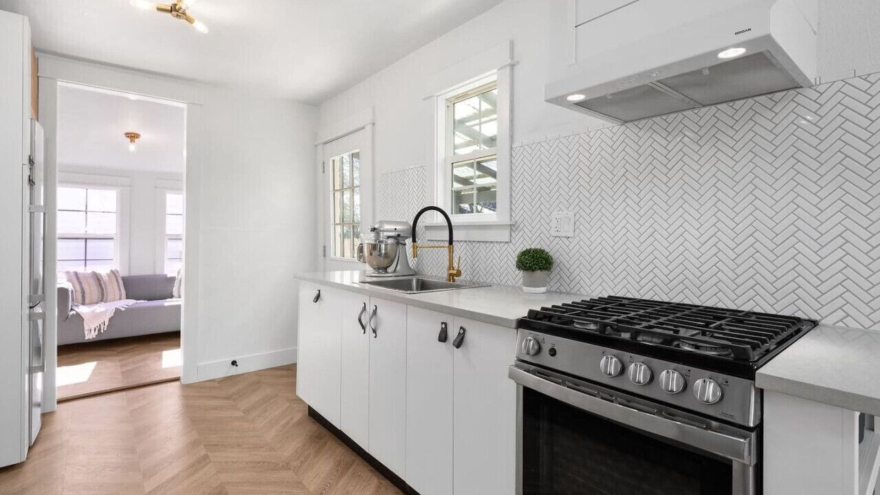 Photo of Kitchen in East Cesar Chavez