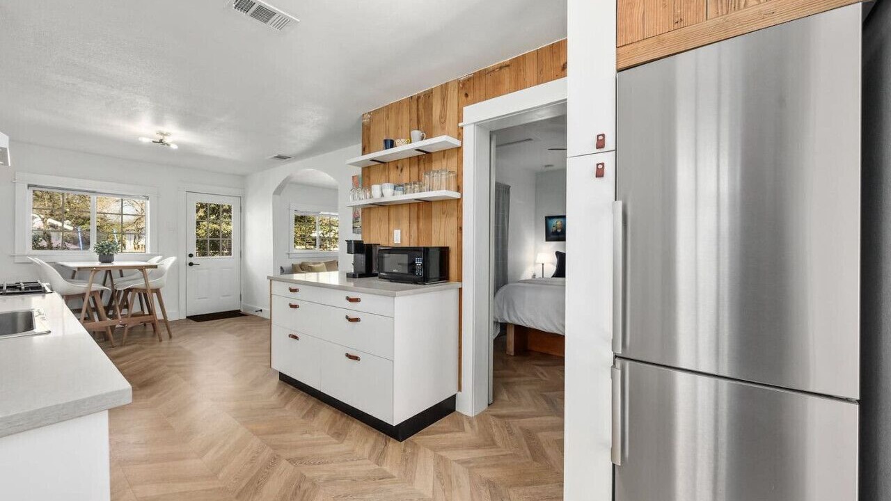 Photo of Kitchen in East Cesar Chavez