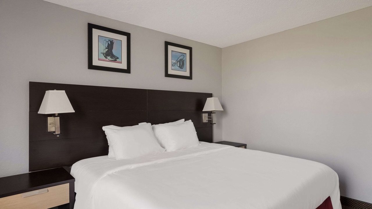 Photo of Bedroom in Alice