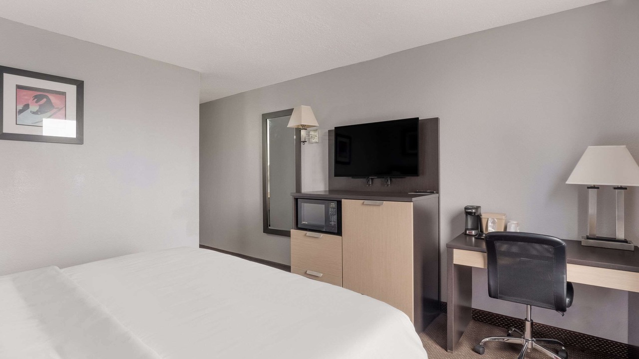 Photo of Bedroom in Alice