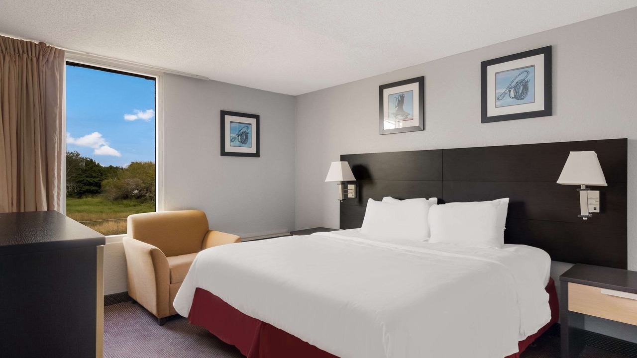 Photo of Bedroom in Alice