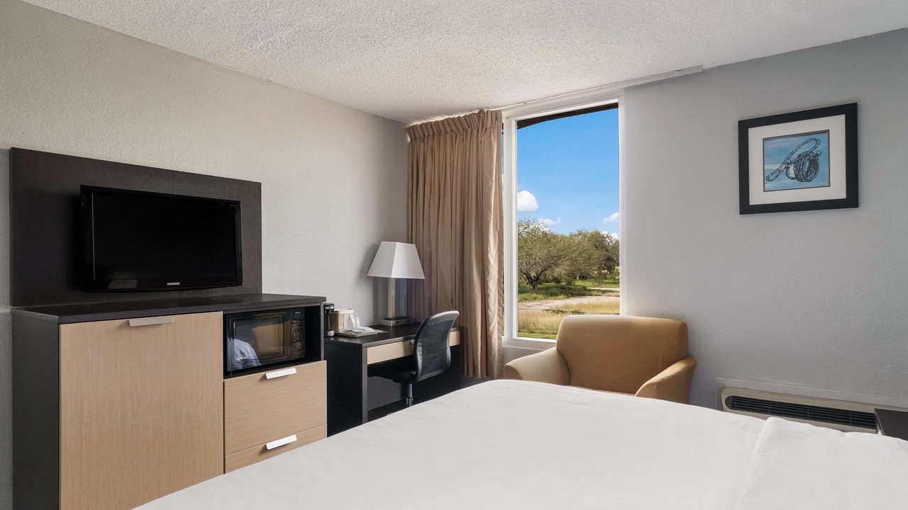 Photo of Bedroom in Alice