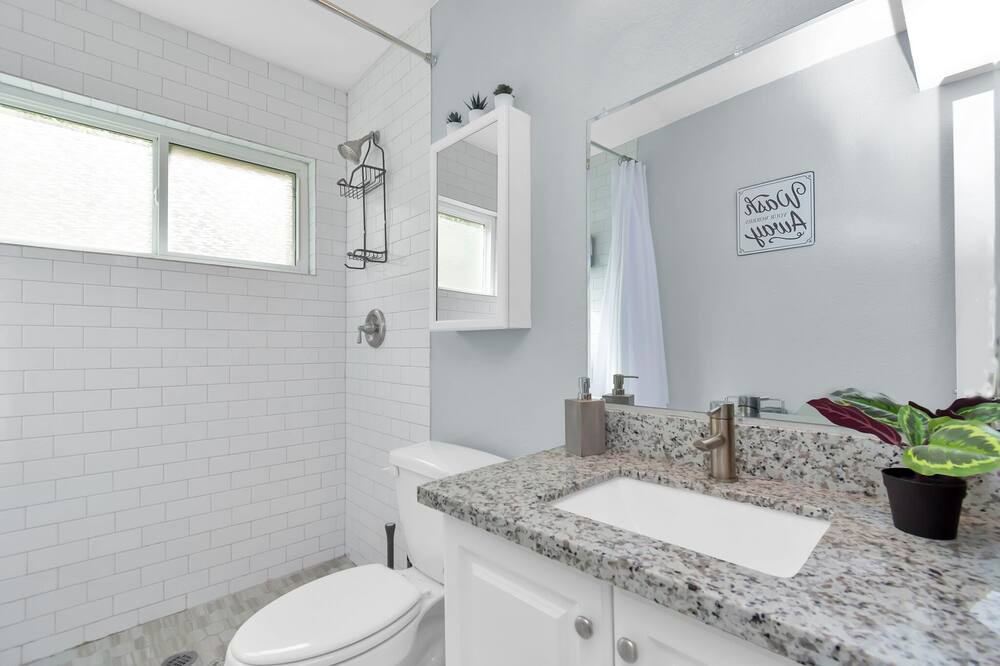 Photo of Bathroom in Greenway Plaza-Upper Kirby