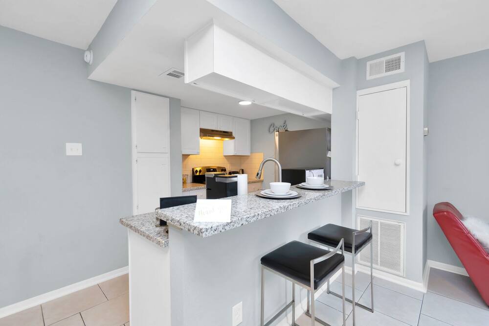 Photo of Kitchen in Greenway Plaza-Upper Kirby