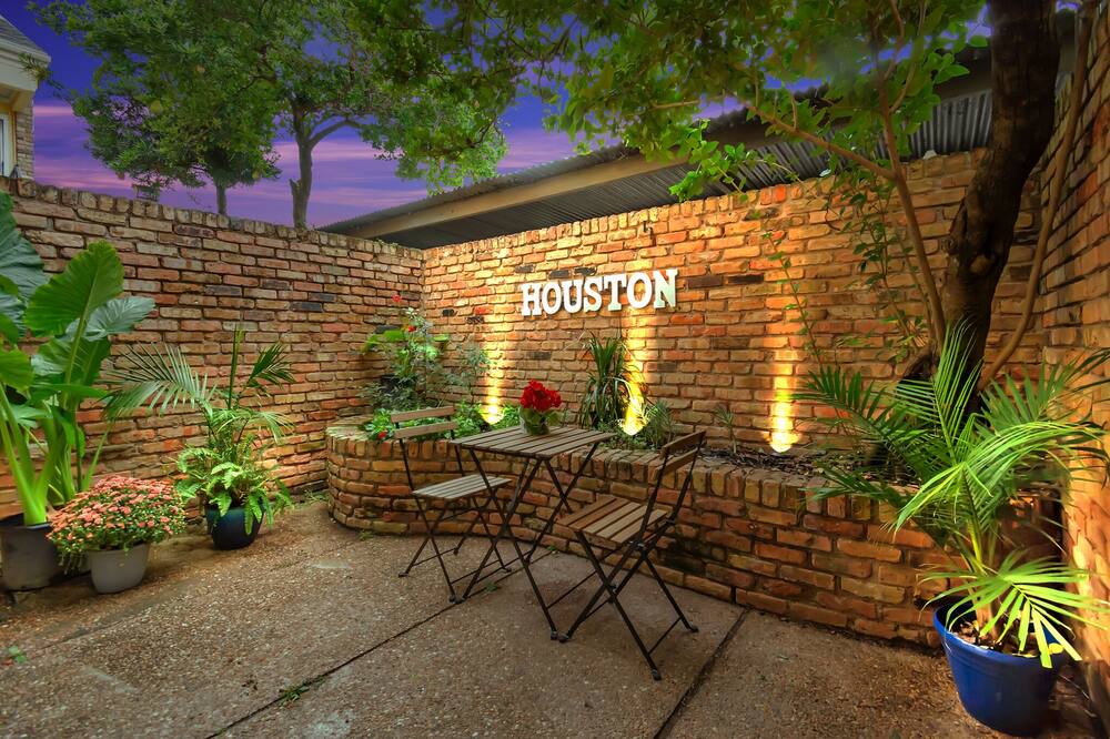 Photo of Patio Balcony in Greenway Plaza-Upper Kirby