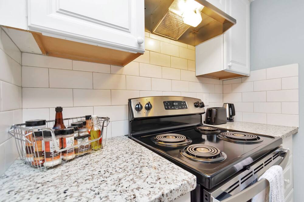 Photo of Kitchen in Greenway Plaza-Upper Kirby