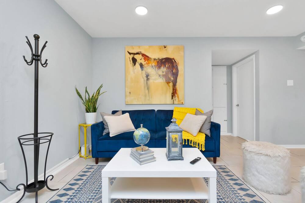 Photo of Livingroom in Greenway Plaza-Upper Kirby