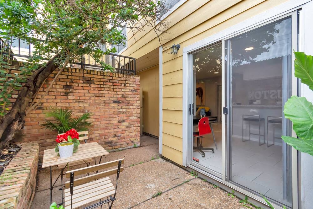 Photo of Patio Balcony in Greenway Plaza-Upper Kirby