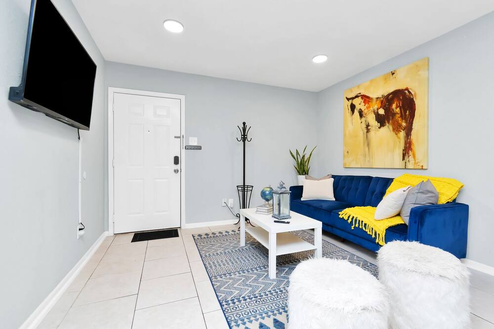 Photo of Livingroom in Greenway Plaza-Upper Kirby