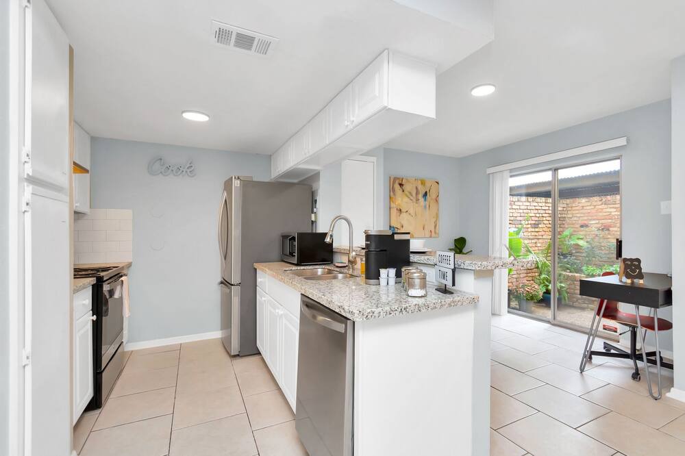 Photo of Kitchen in Greenway Plaza-Upper Kirby