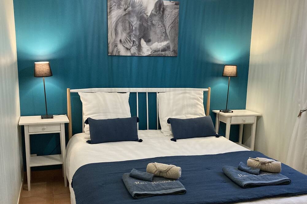 Photo of Bedroom in Loriol-du-Comtat