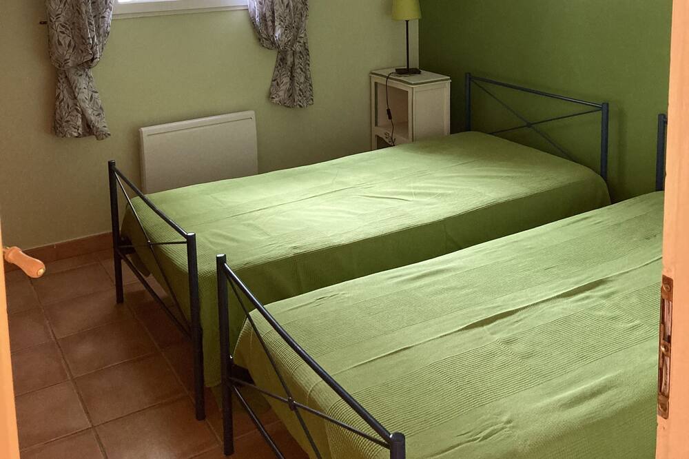 Photo of Bedroom in Loriol-du-Comtat