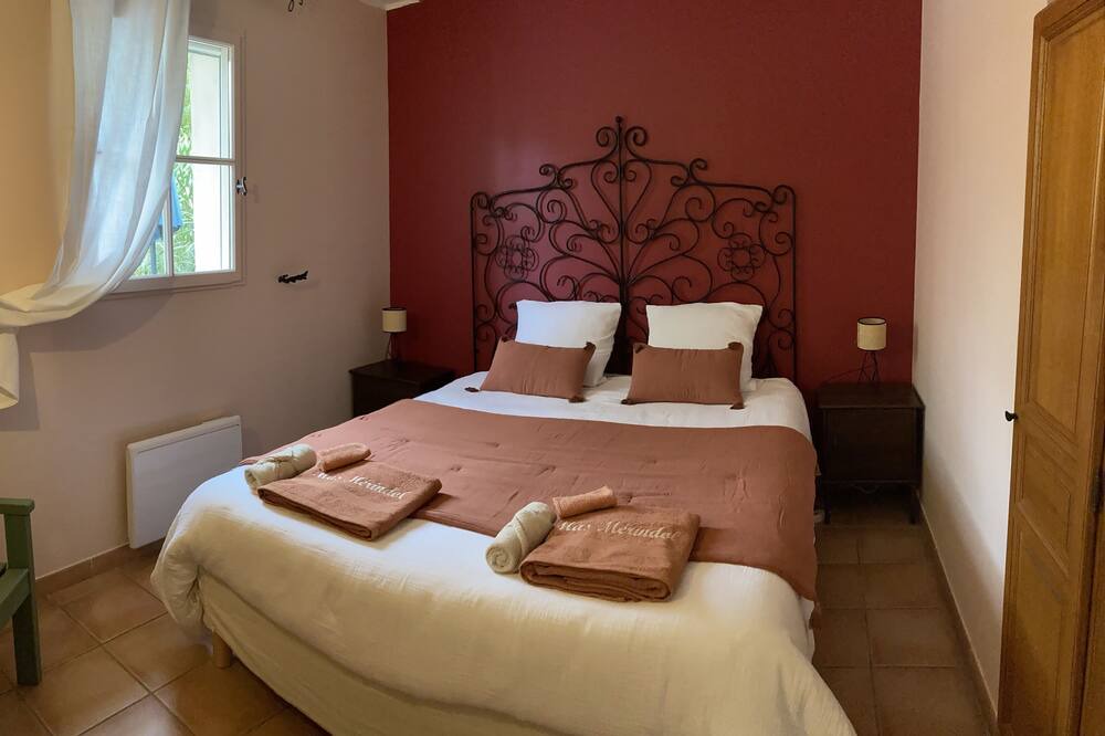 Photo of Bedroom in Loriol-du-Comtat