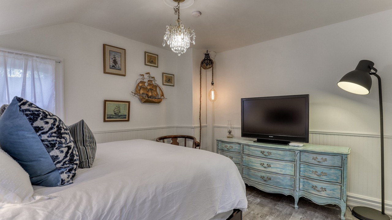 Photo of Bedroom in Gananoque